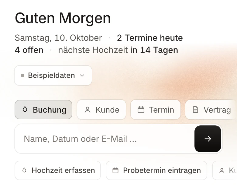Ausschnitt aus sicht: „Guten Morgen“, die Lage des Tages und das Eingabefeld, das Namen, Datum oder E-Mail erkennt – Beispieldaten